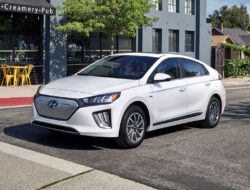 Hyundai Ioniq: Mobil Listrik Terjangkau yang Mengedepankan Teknologi Modern