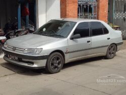 Peugeot 306: Mobil Sedan Klasik yang Masih Dikenang