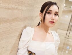 Ayu Ting Ting Berikan Informasi Terkini tentang Wendi Cagur Usai Dilarikan ke IGD
