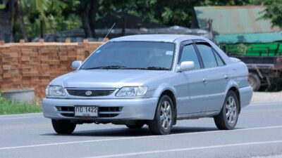 Toyota Soluna: Mobil Sedan Bekas yang Irit dan Terjangkau