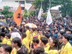 Aksi Mahasiswa di DPR: Menolak Revisi UU TNI