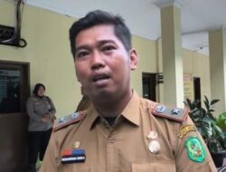 Insiden Lurah Terjatuh ke Parit: Tindakan Warga yang Memicu Kontroversi