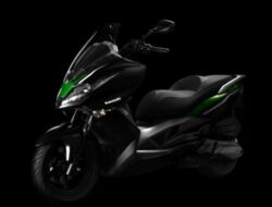 Kawasaki J300 – Menghadirkan Pengalaman Berkendara yang Menyenangkan