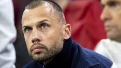 John Heitinga Dipecat dari Jabatan Pelatih Ajax Setelah Kekalahan di Liga Champions
