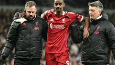 Isak Patah Kaki, Pelatih Arne Slot Kecam Tegas Van de Ven