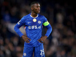 Caicedo Putuskan Tetap di Chelsea: “Kalau Mau Jadi Legenda, Jangan Pindah Karena Ramai”