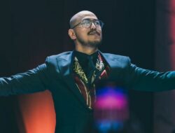 Pandji Pragiwaksono Rilis Buku Mens Rea untuk Ulaskan Komedi Politik